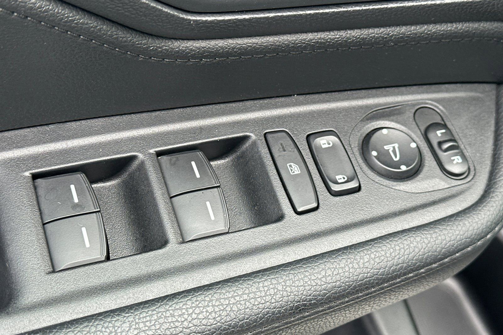 Used 2025 Honda Odyssey Sport-L image 12