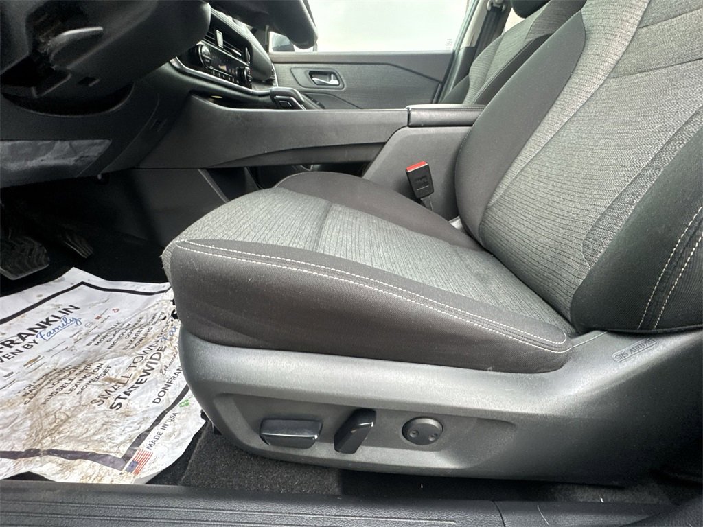 Used 2021 Nissan Rogue SV image 12