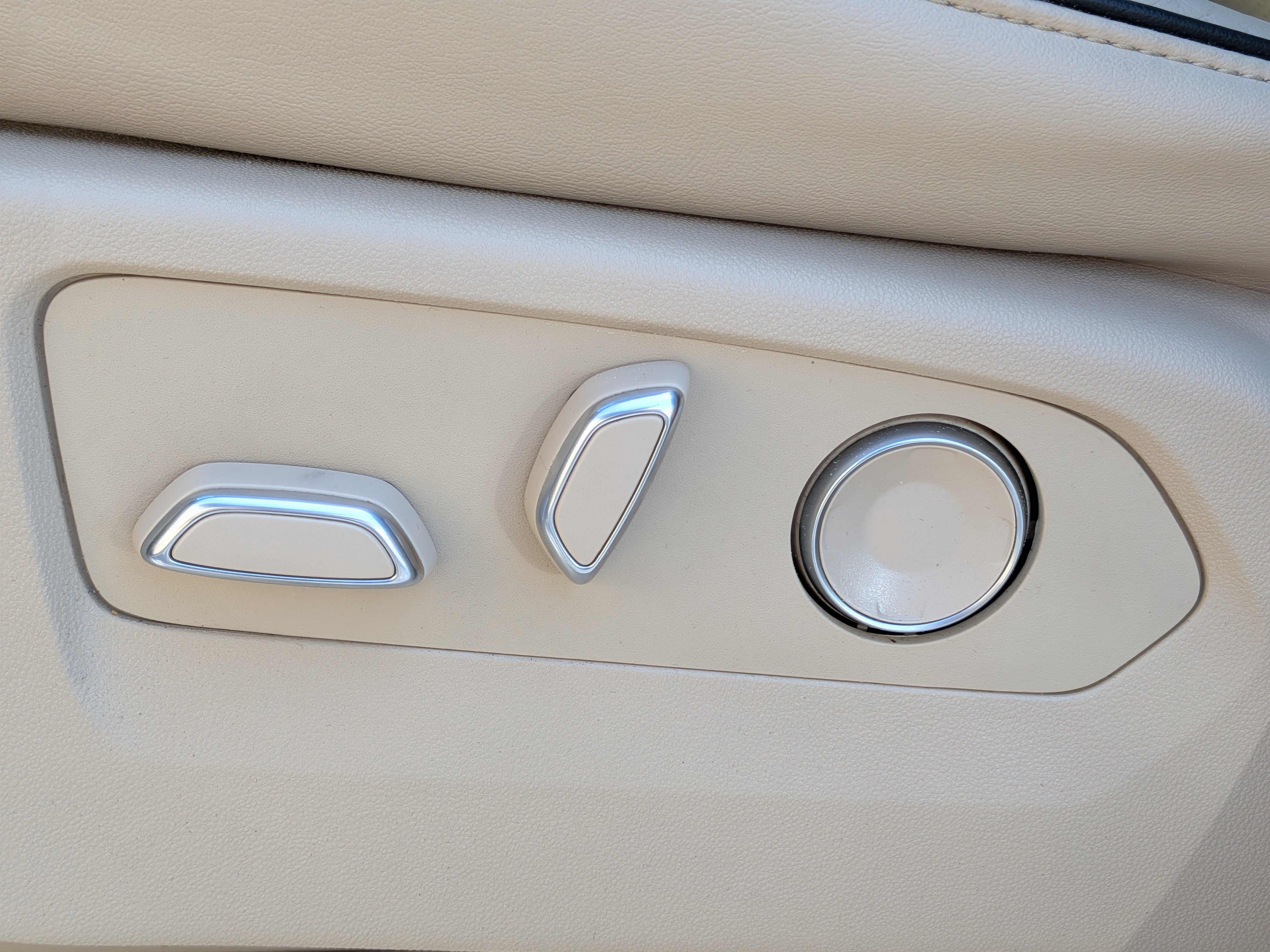 Certified 2024 Cadillac Escalade ESV Premium Luxury AWD/4WD image 22