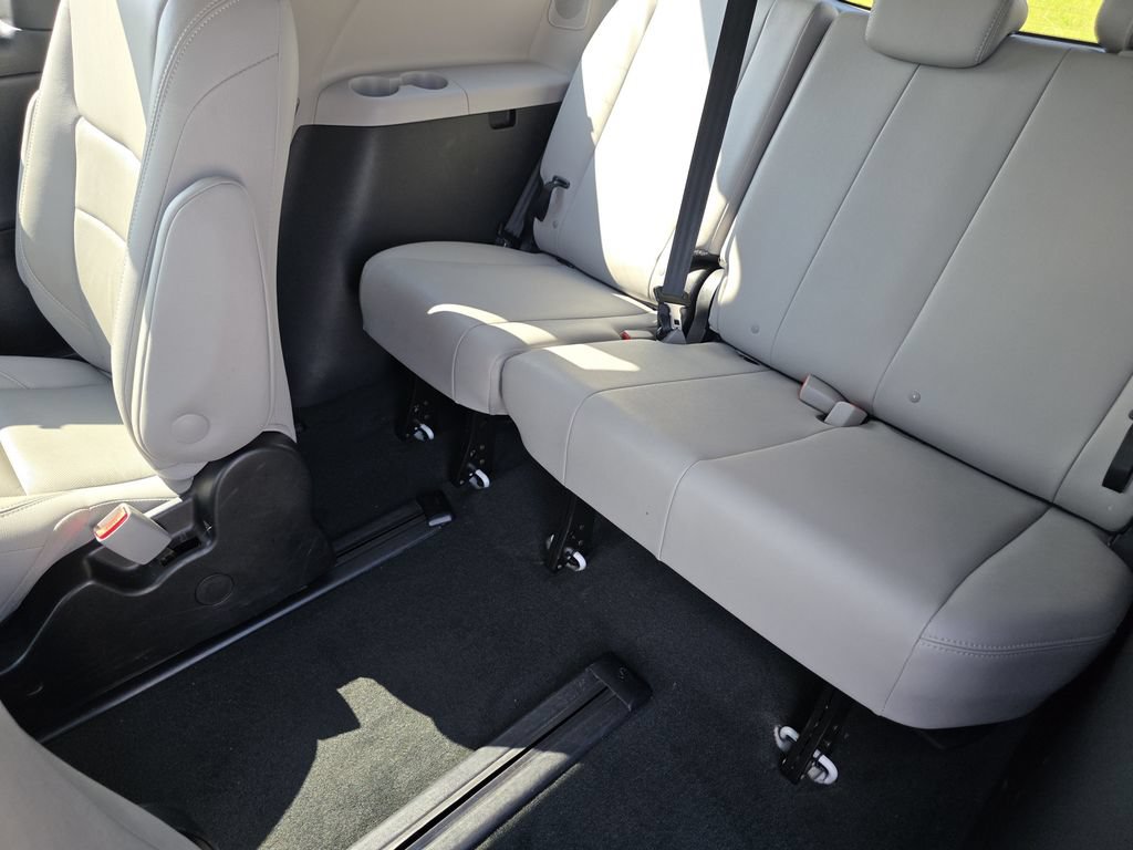 Used 2019 Toyota Sienna Limited AWD/4WD image 20