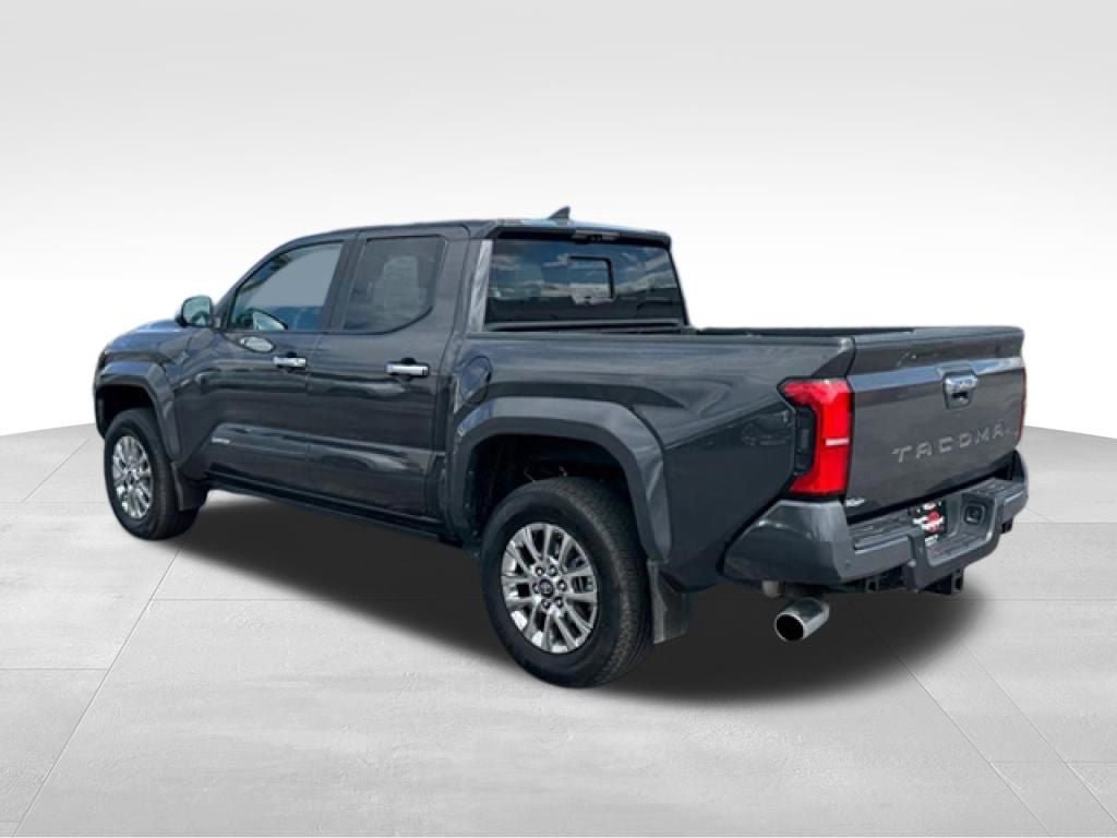 Used 2024 Toyota Tacoma Limited w/ Limited Package (LT) AWD/4WD image 4