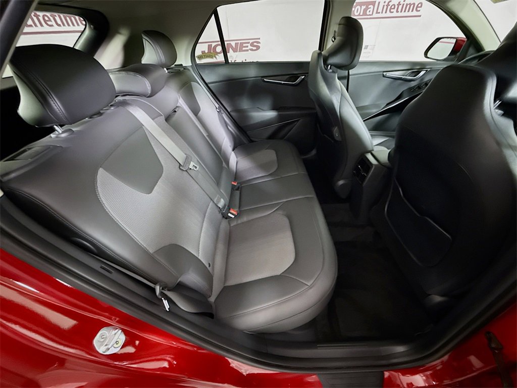Used 2024 Kia Niro EX Touring image 31