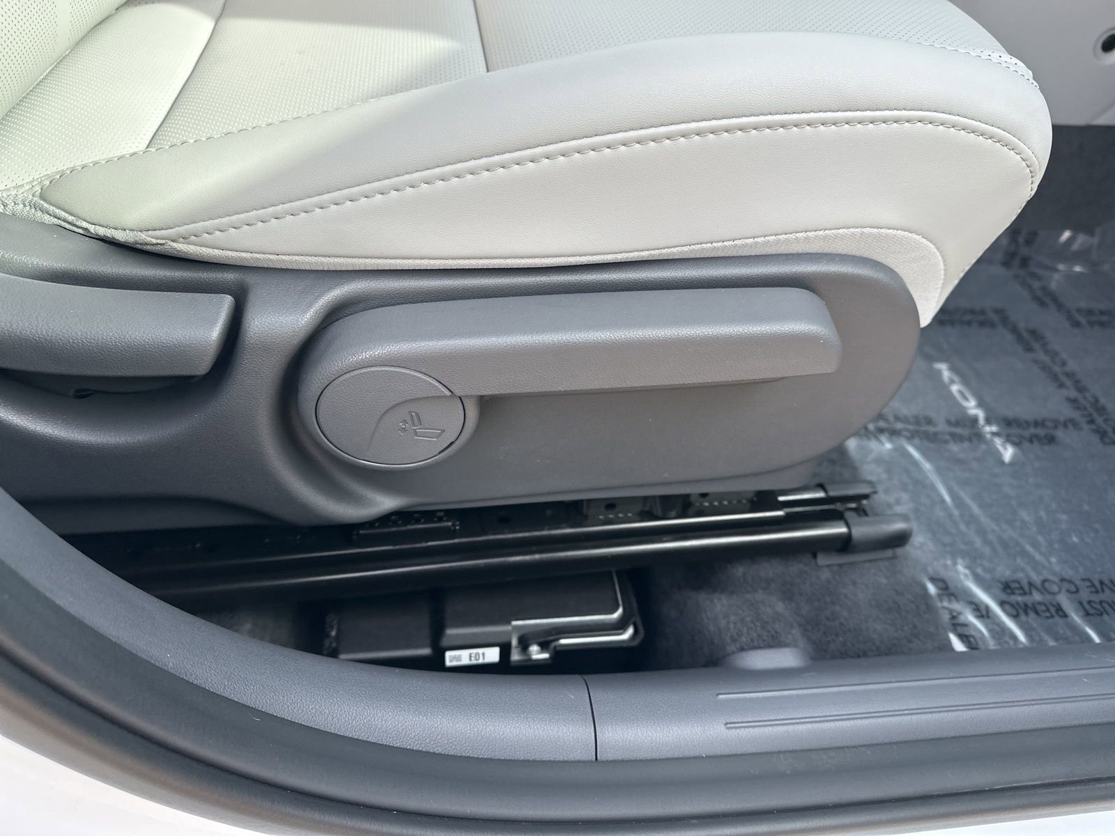 Used 2025 Hyundai Kona Limited image 32