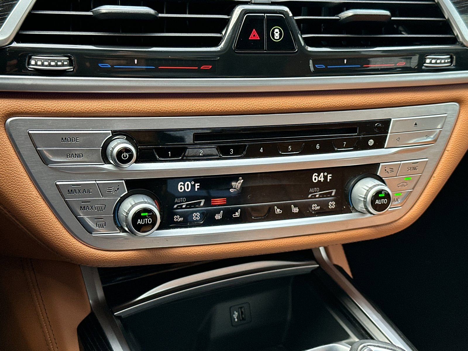 Used 2019 BMW 750i w/ M Sport Package image 25