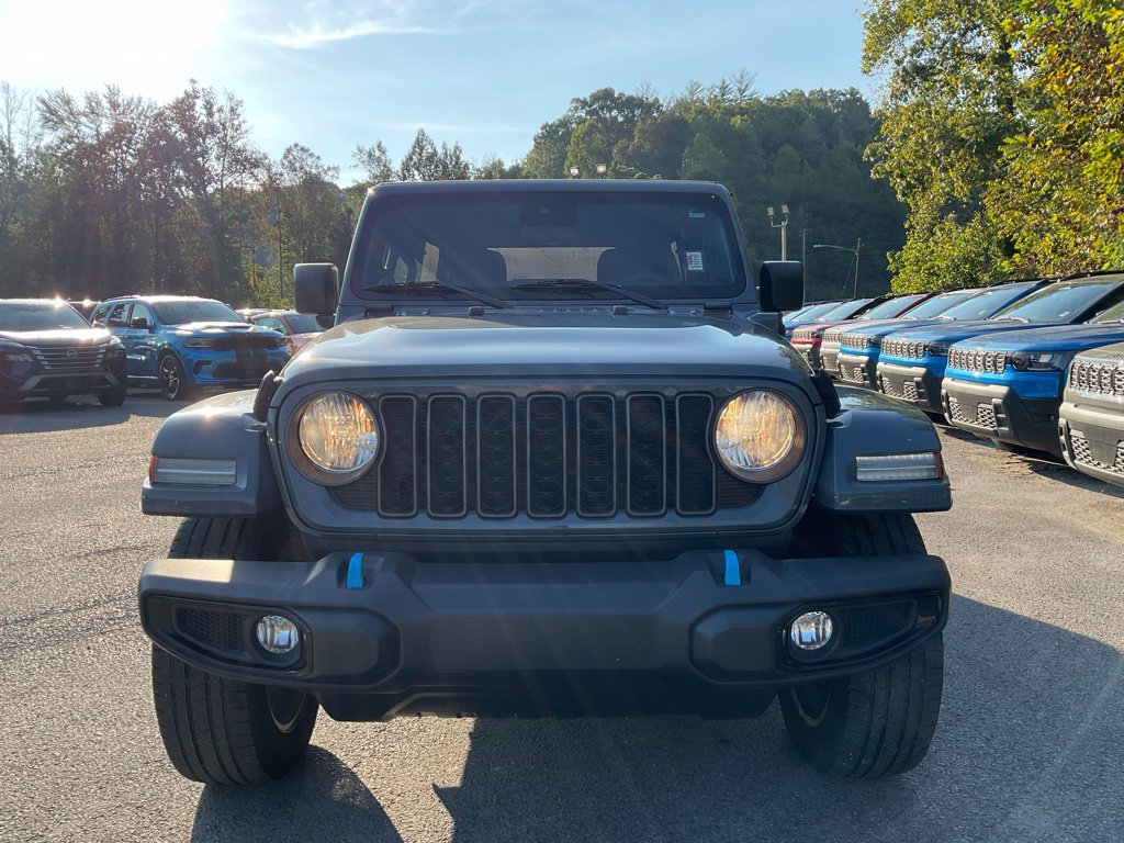 Used 2024 Jeep Wrangler Unlimited w/ Convenience Group AWD/4WD image 2