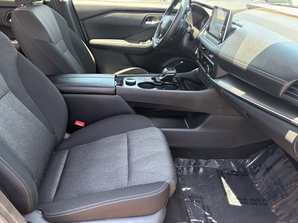 Used 2025 Nissan Rogue SV AWD/4WD image 16