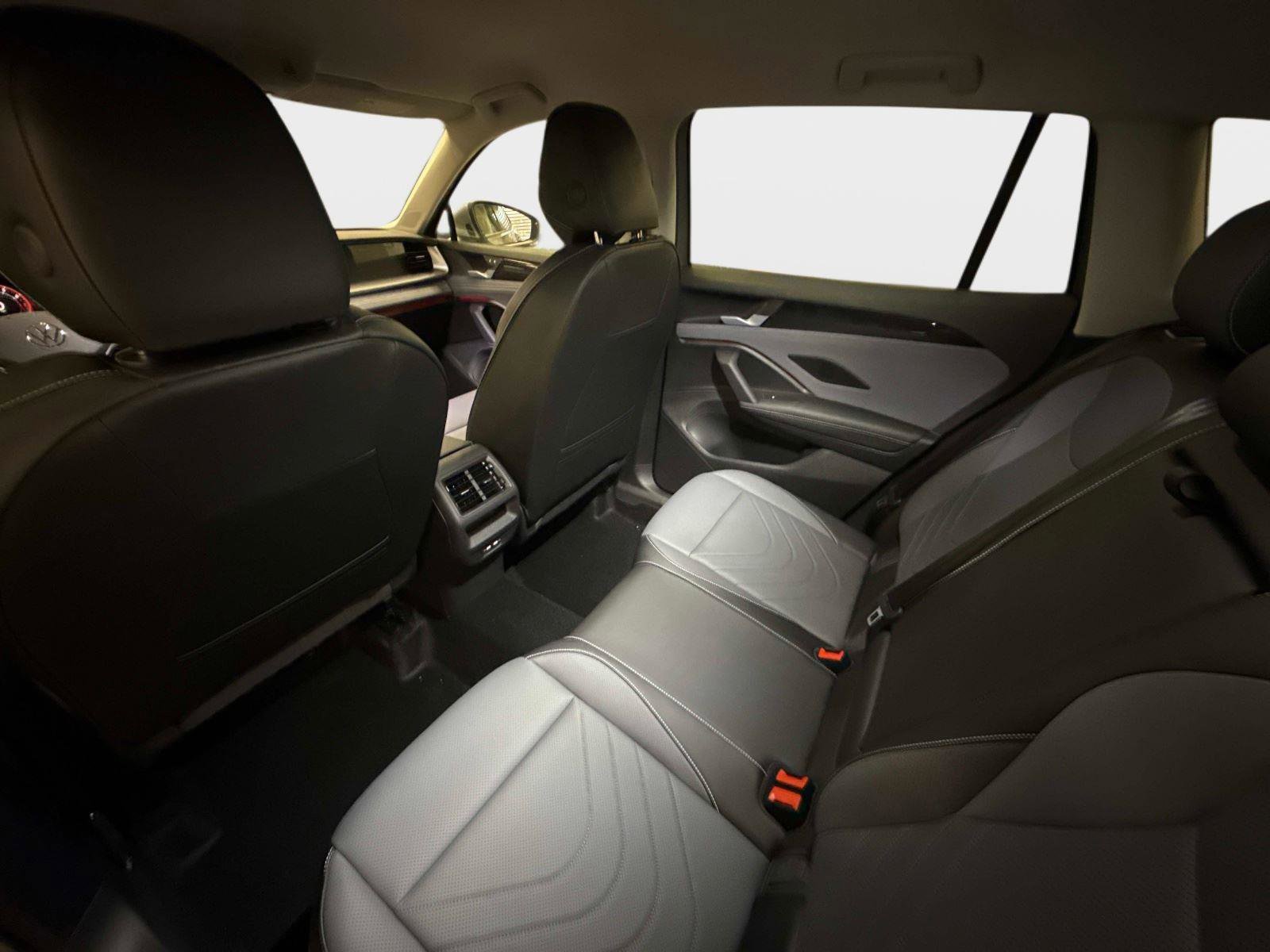 New 2026 Volkswagen Tiguan SE image 11