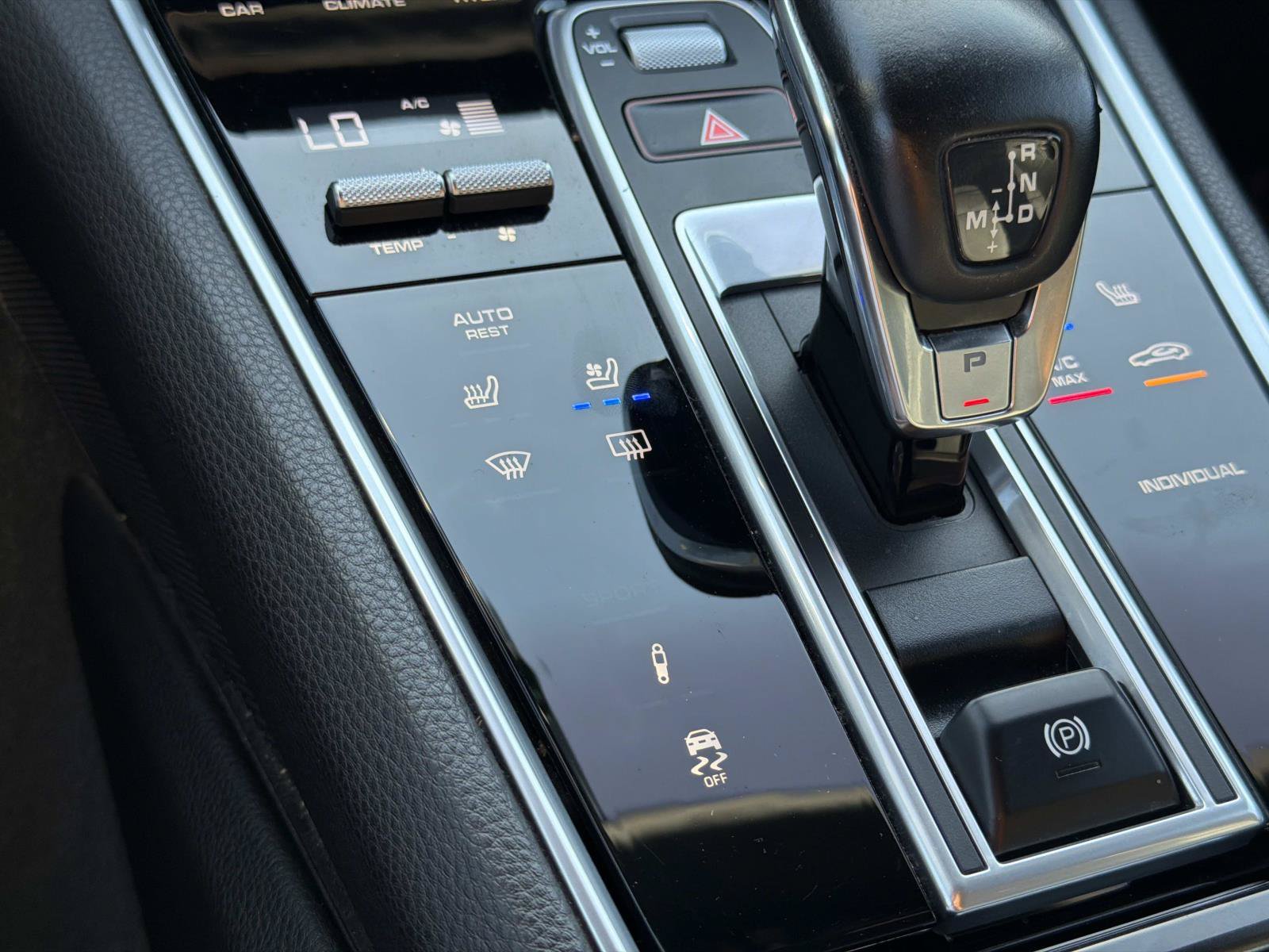 Used 2019 Porsche Panamera 4 AWD/4WD image 23