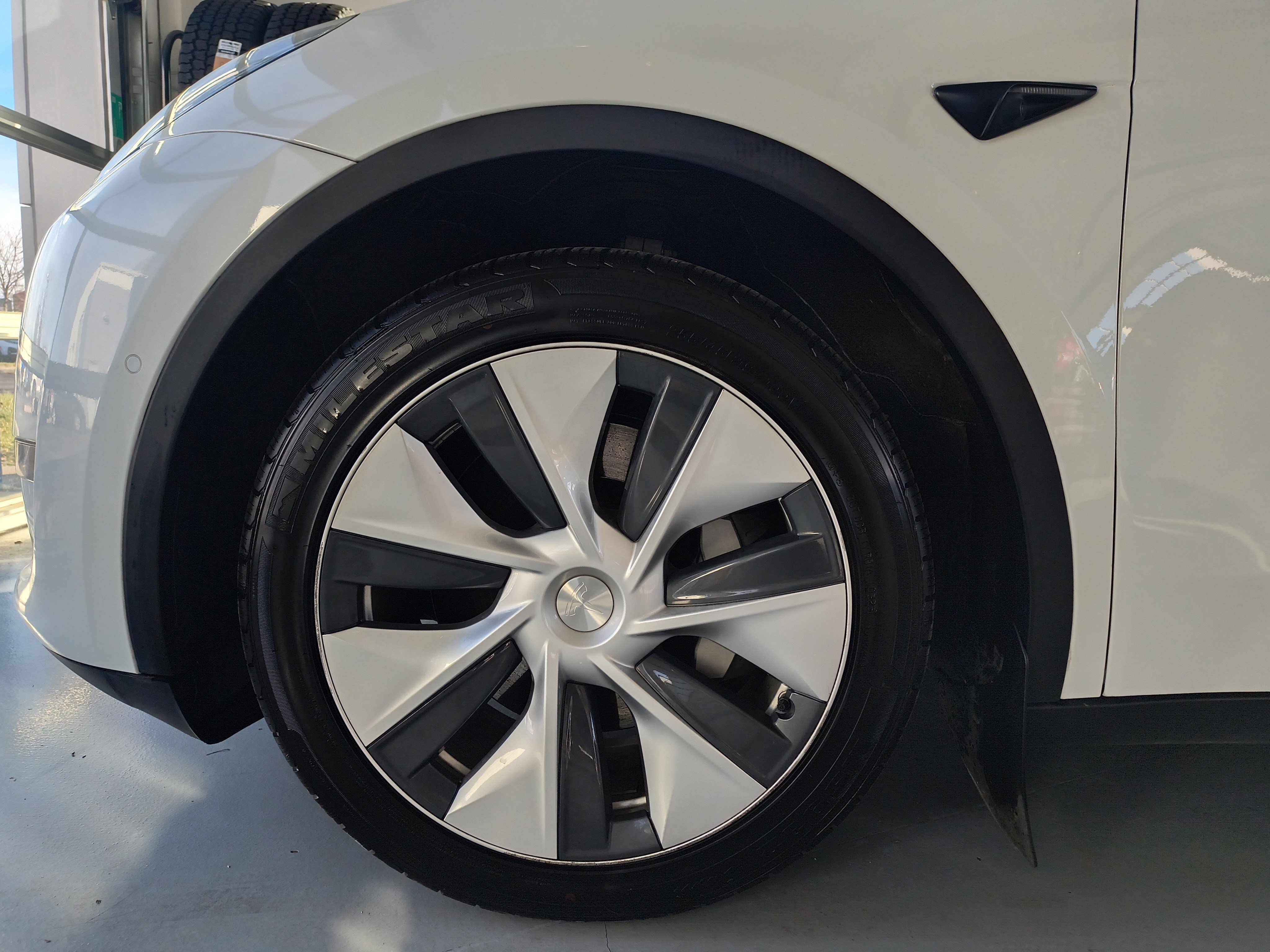 Used 2021 Tesla Model Y Long Range image 24