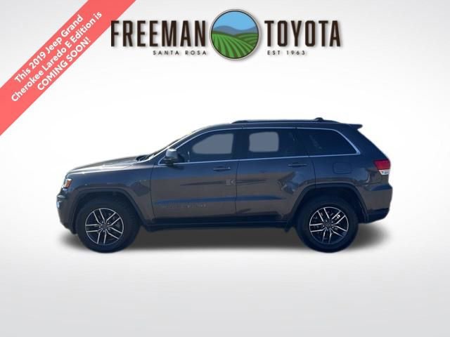 Used 2019 Jeep Grand Cherokee Laredo w/ 18" Wheel & 8.4" Radio Group image 1