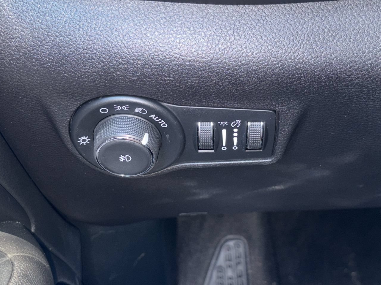 Used 2024 Jeep Compass Trailhawk AWD/4WD image 16