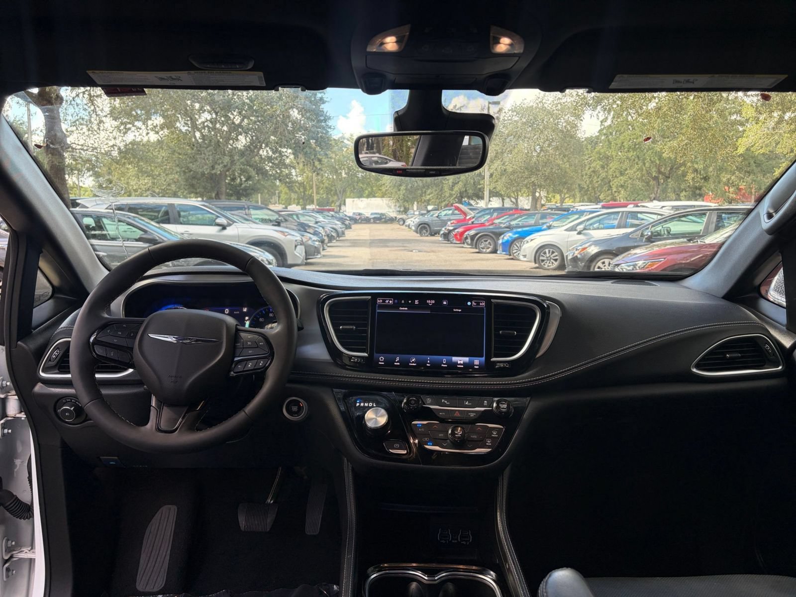 Used 2025 Chrysler Pacifica Limited FWD image 34