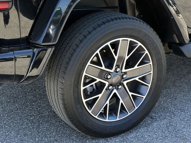 Used 2023 Jeep Wrangler Unlimited Sahara image 31