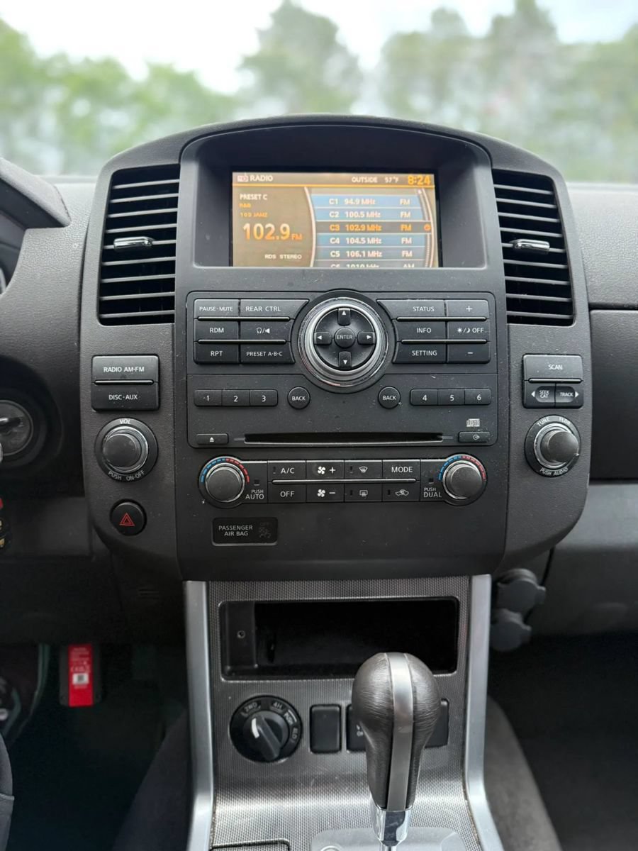 Used 2010 Nissan Pathfinder SE AWD/4WD image 11