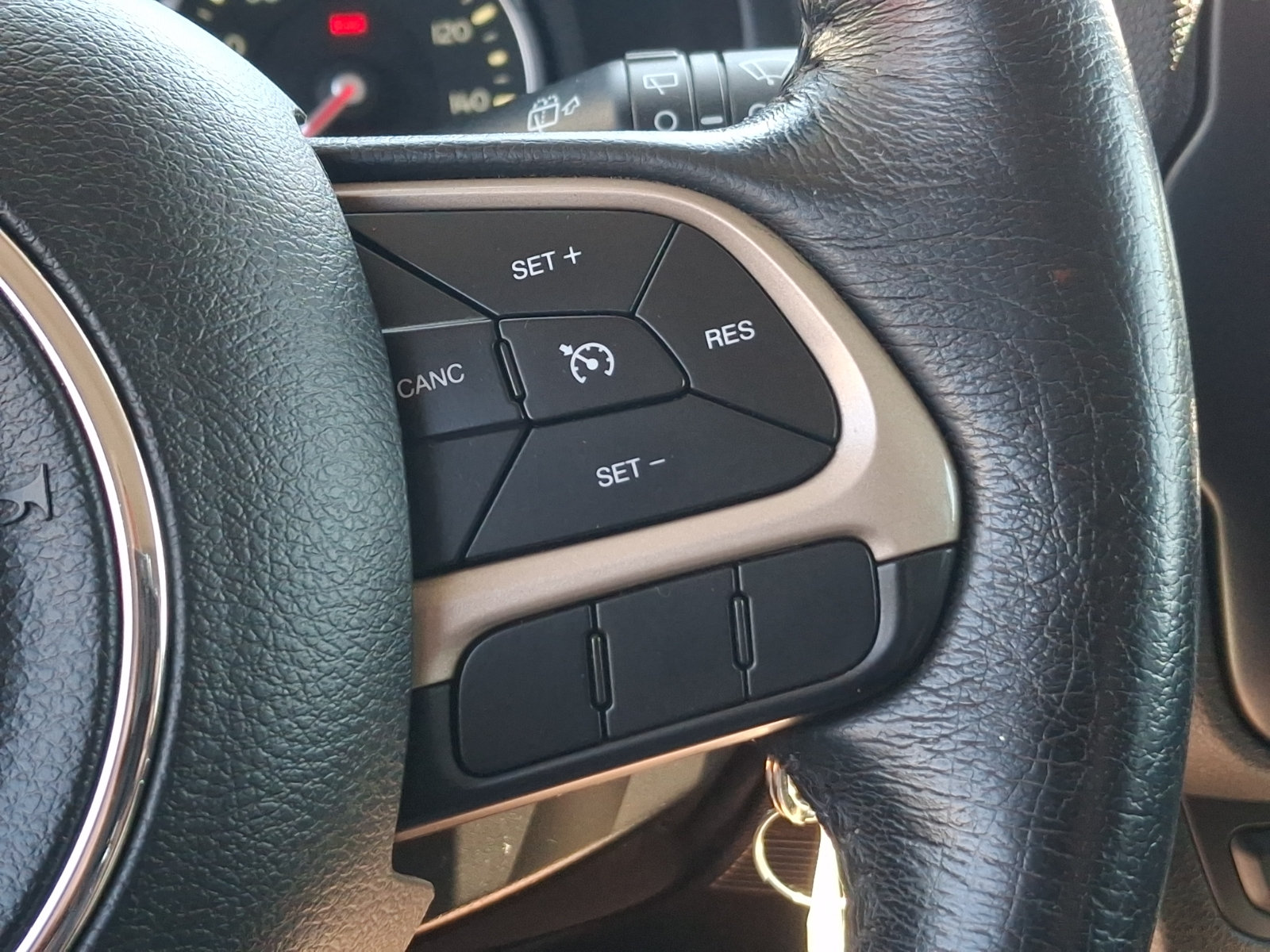 Used 2015 Jeep Renegade Latitude AWD/4WD image 21