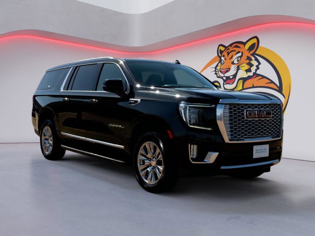 Used 2024 GMC Yukon XL Denali AWD/4WD image 3