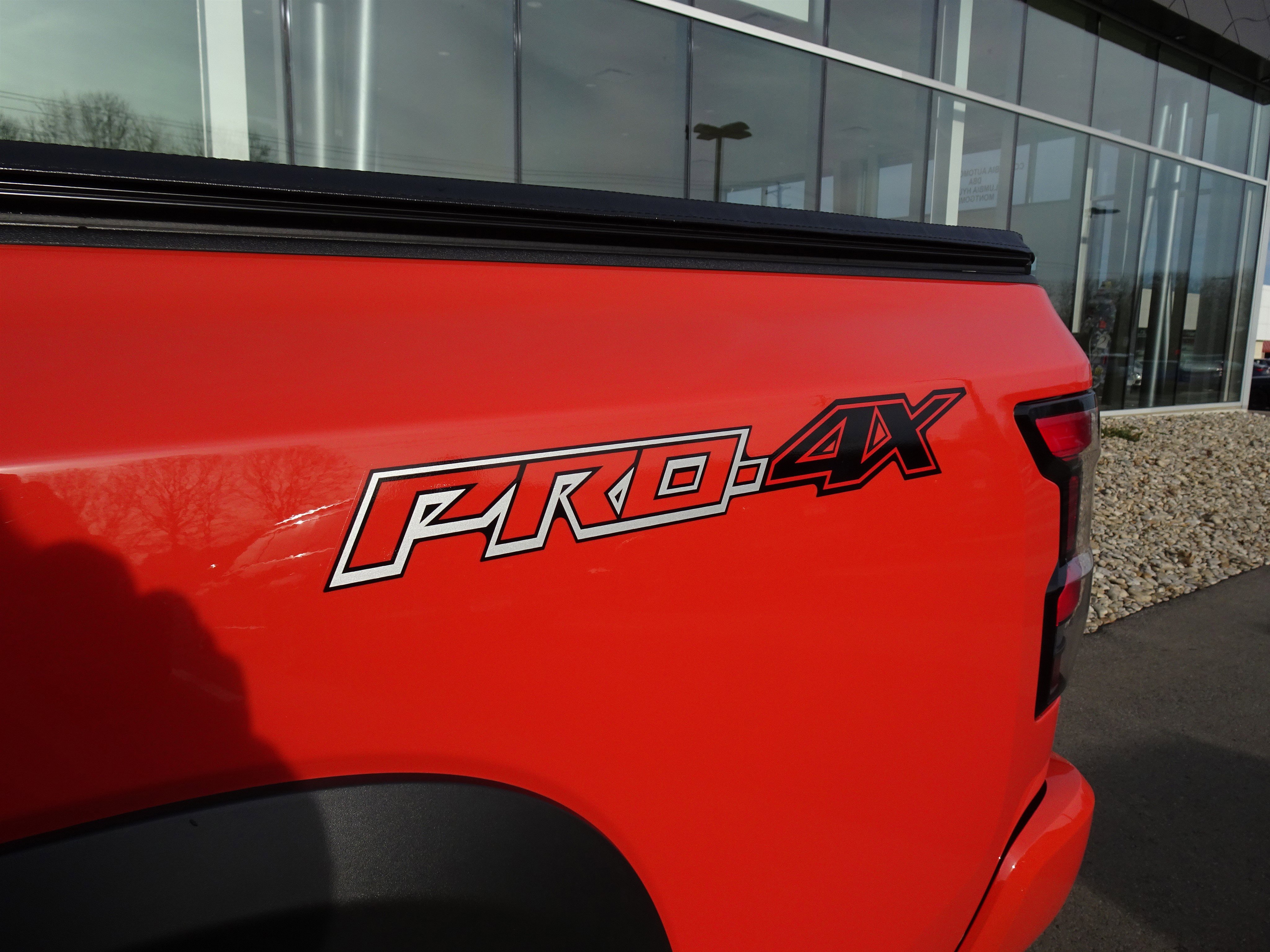 Used 2025 Nissan Frontier PRO-4X image 3