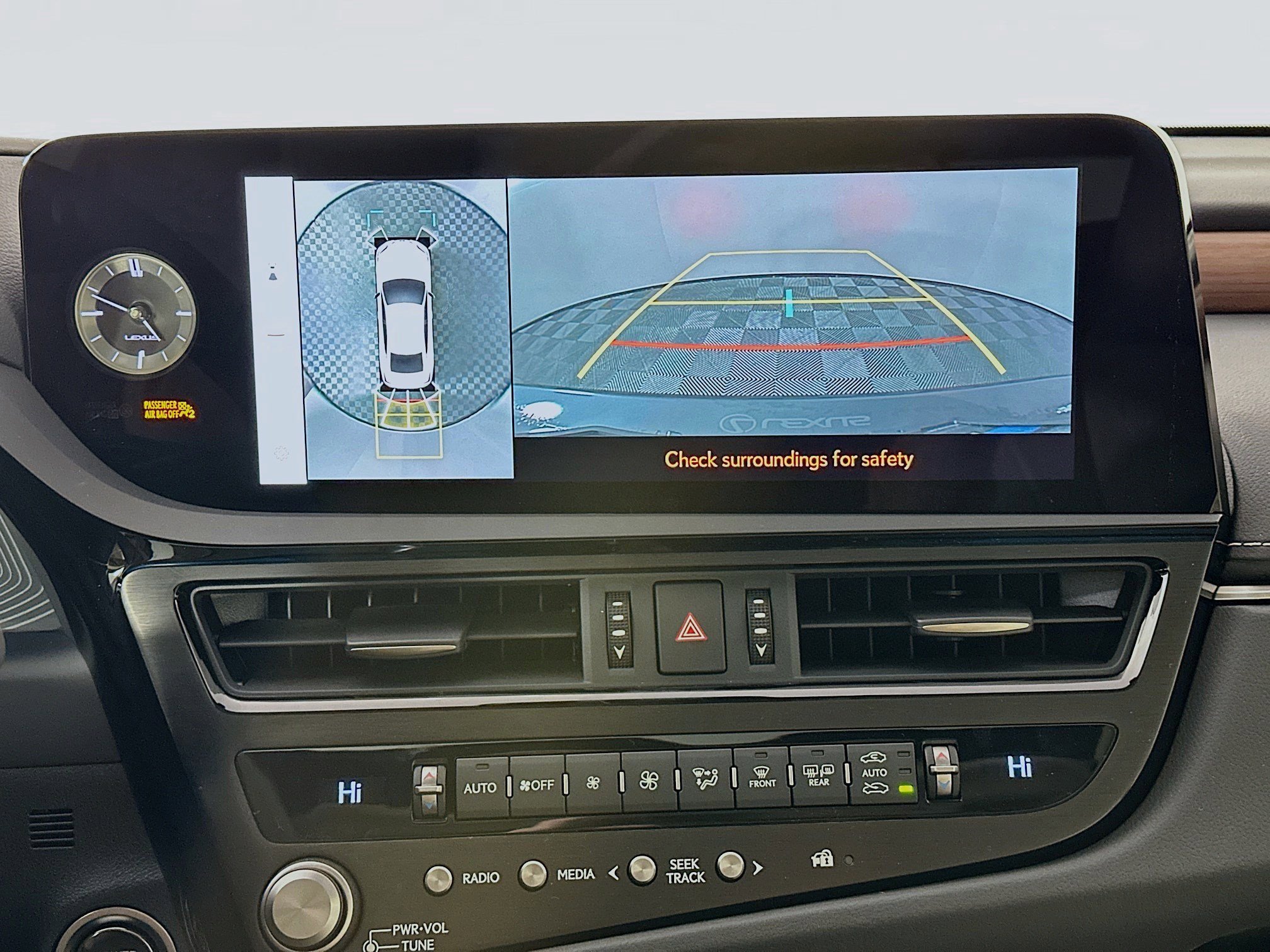 New 2025 Lexus ES 300h w/ Luxury Package image 16