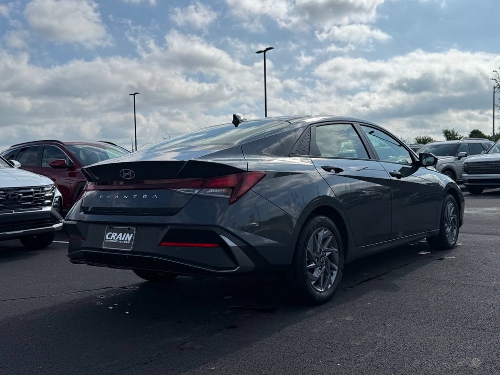 Used 2024 Hyundai Elantra SEL FWD image 5