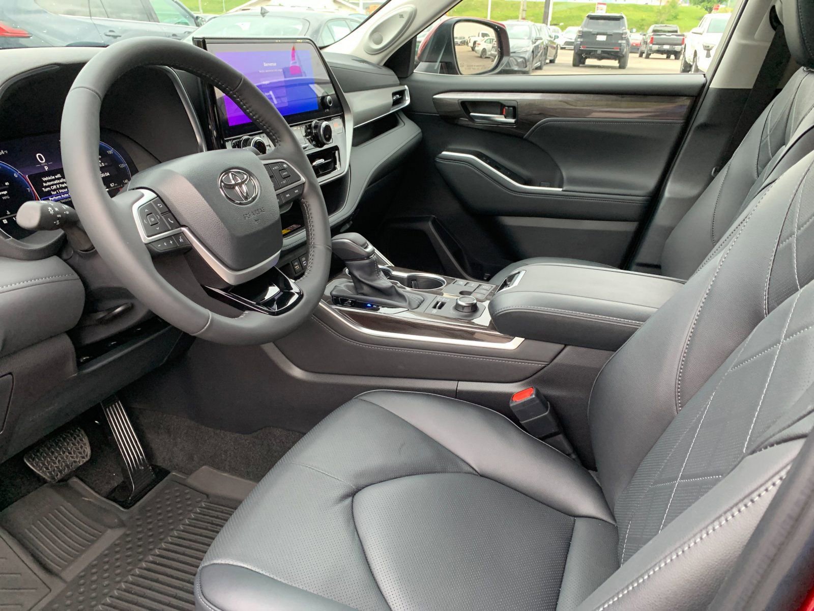 New 2026 Toyota Highlander Platinum AWD/4WD image 10