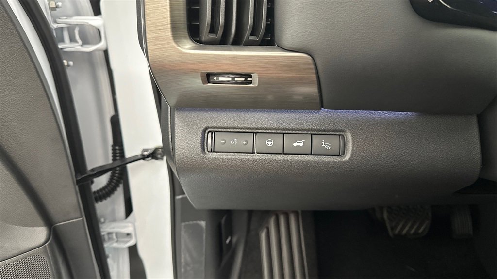 New 2025 Nissan Pathfinder Platinum w/ Cargo Package image 30