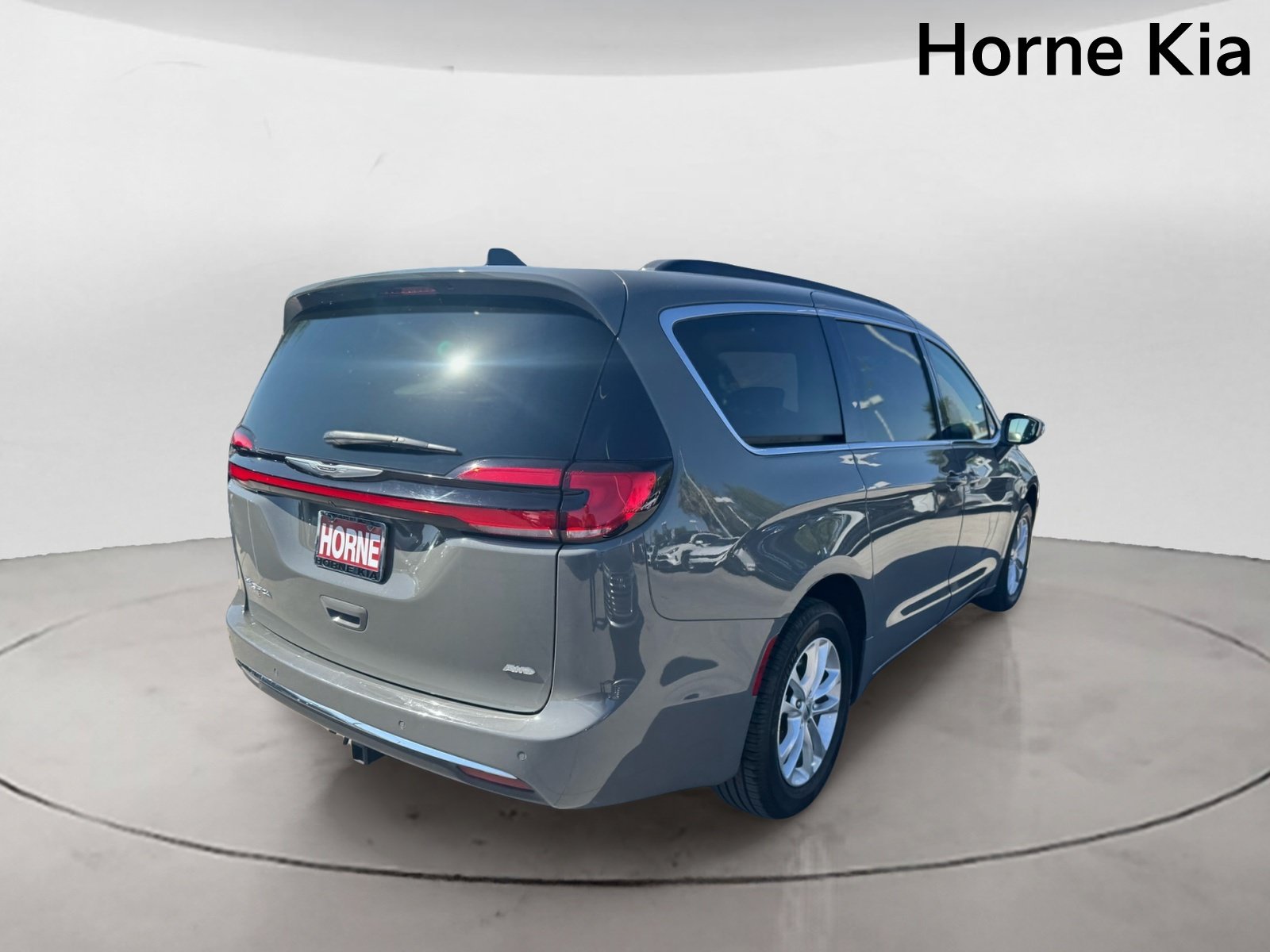 Used 2021 Chrysler Pacifica Touring w/ Cold Weather Group AWD/4WD image 4