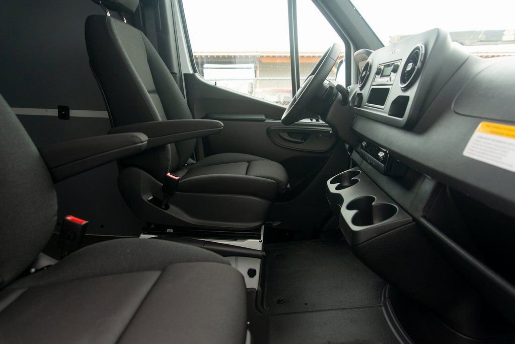 Used 2025 Mercedes-Benz Sprinter 2500 image 27