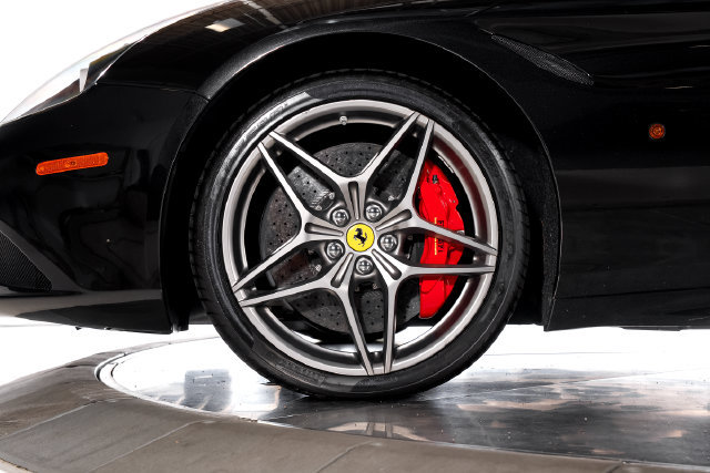 Used 2015 Ferrari California T RWD image 18