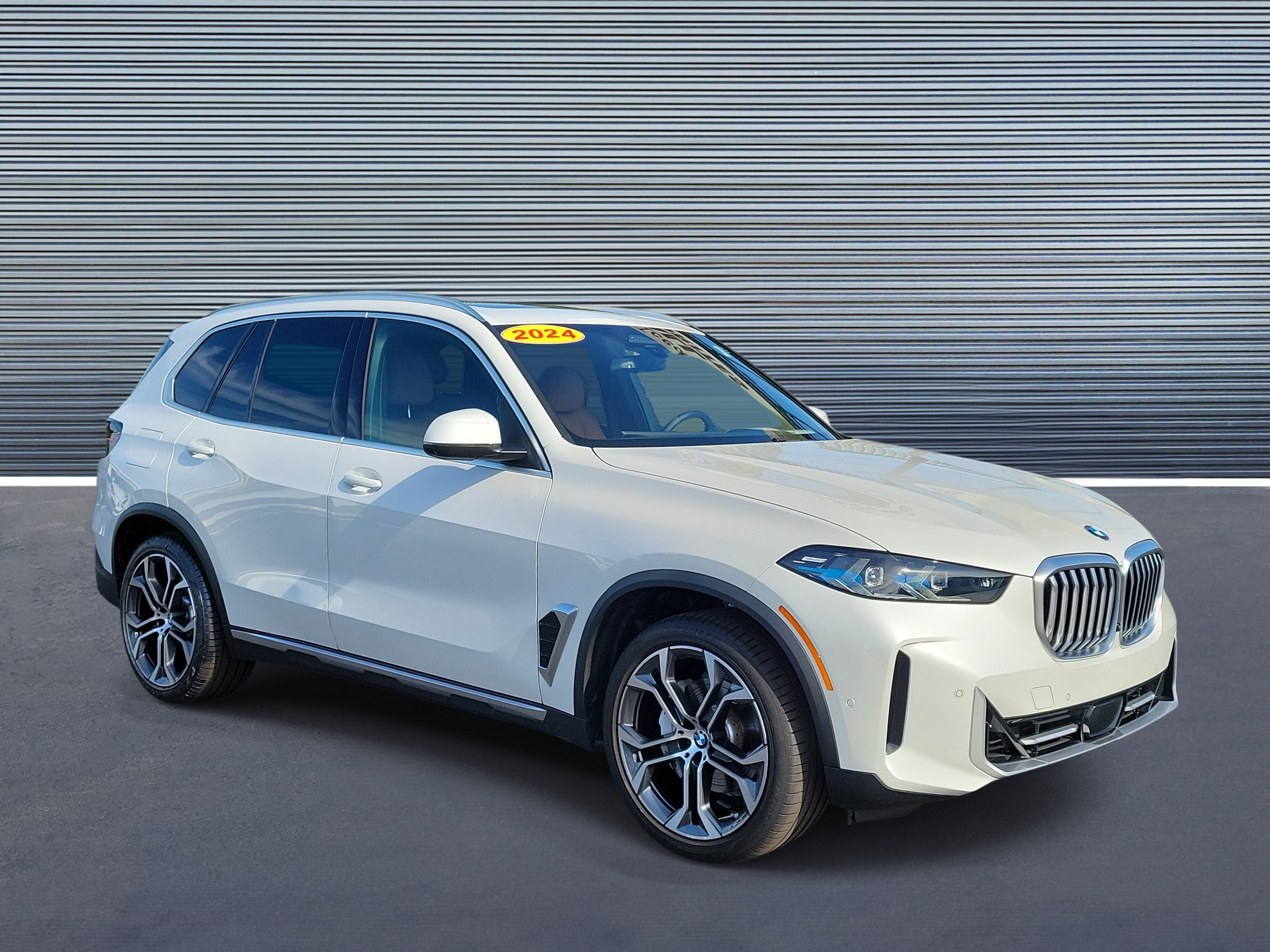 Used 2024 BMW X5 xDrive40i w/ Premium Package AWD/4WD image 2