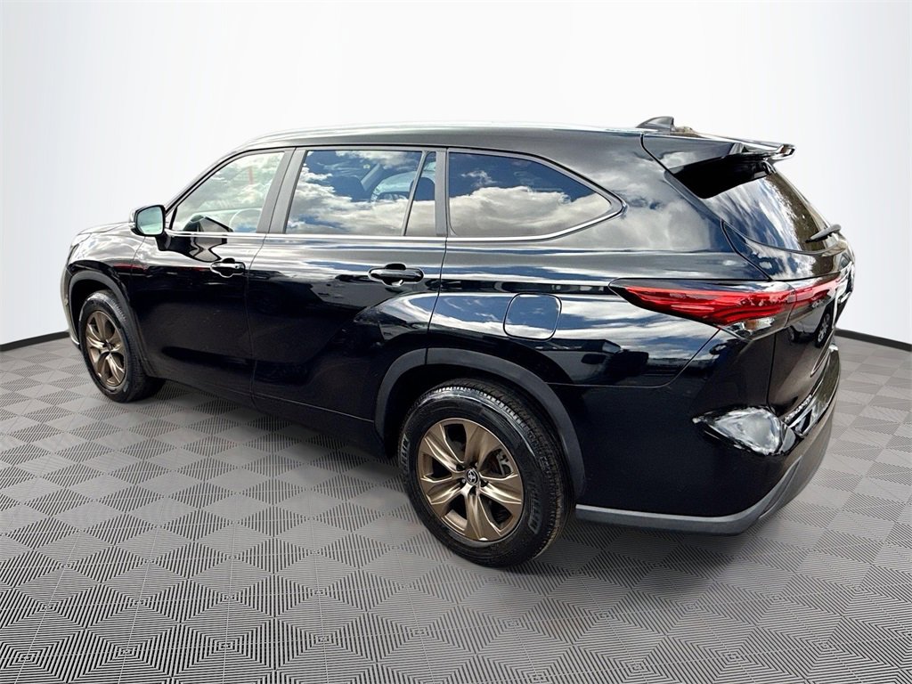 Used 2023 Toyota Highlander Bronze Edition image 9