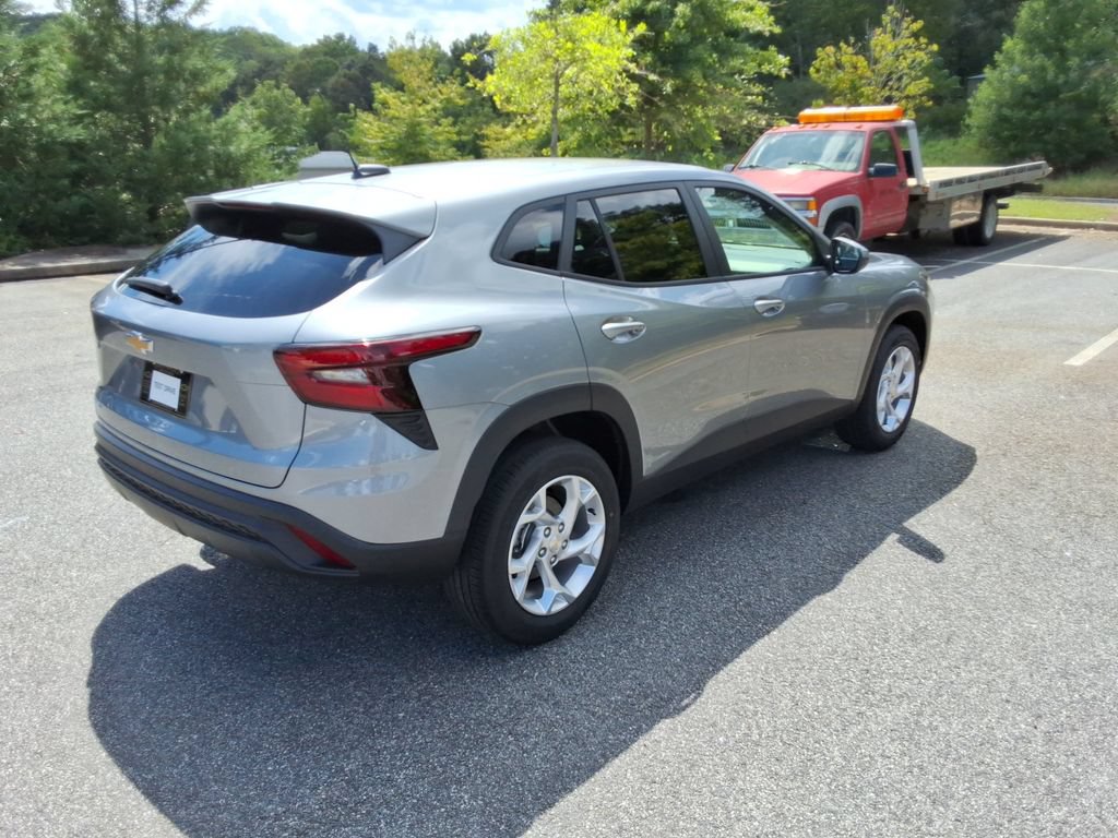 New 2026 Chevrolet Trax LS w/ LS Convenience Package FWD image 5