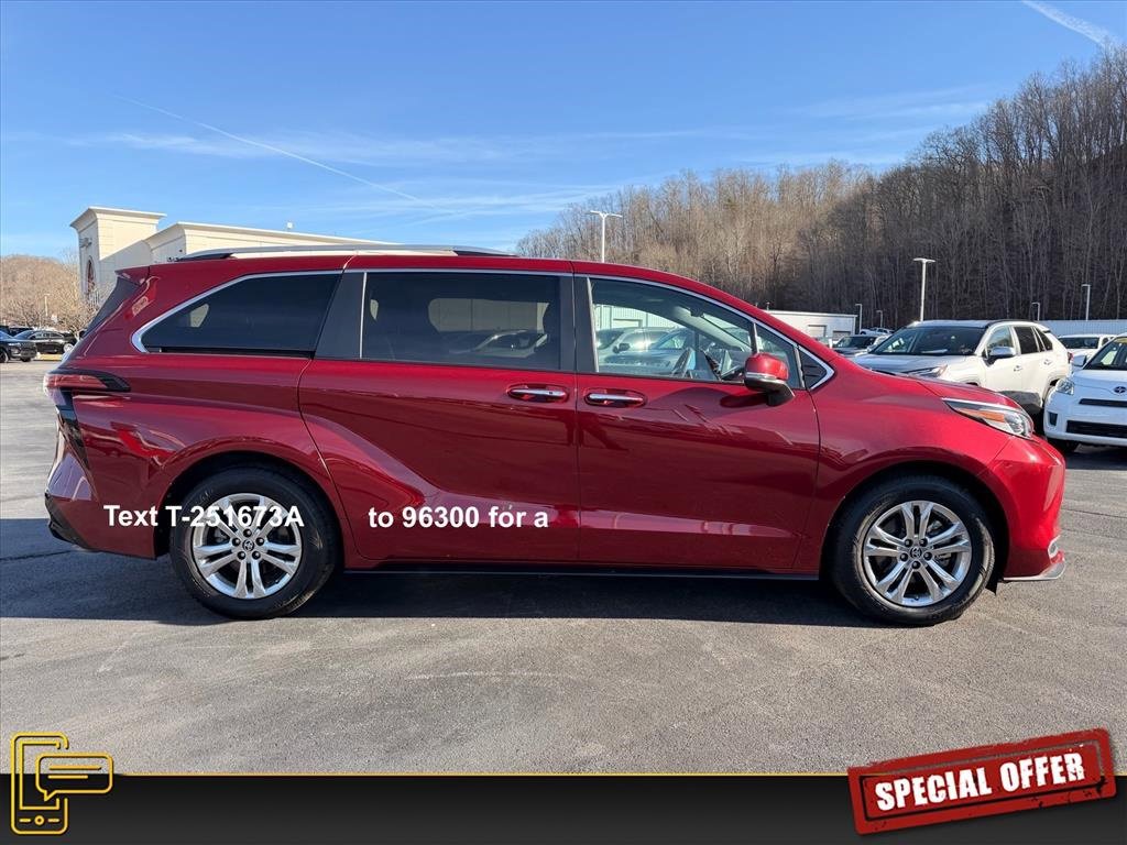 Used 2023 Toyota Sienna Platinum image 3