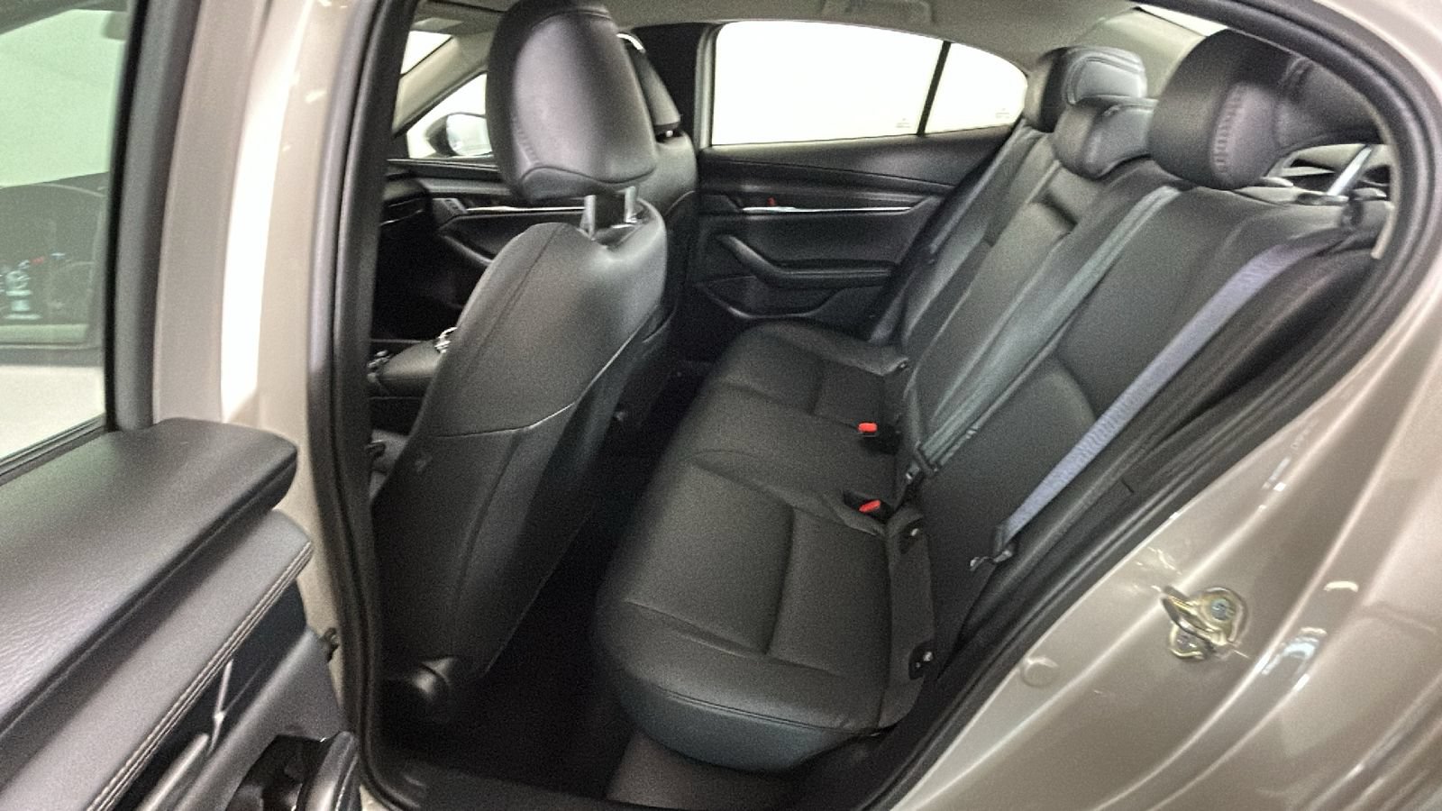 Used 2024 MAZDA MAZDA3 s FWD image 31