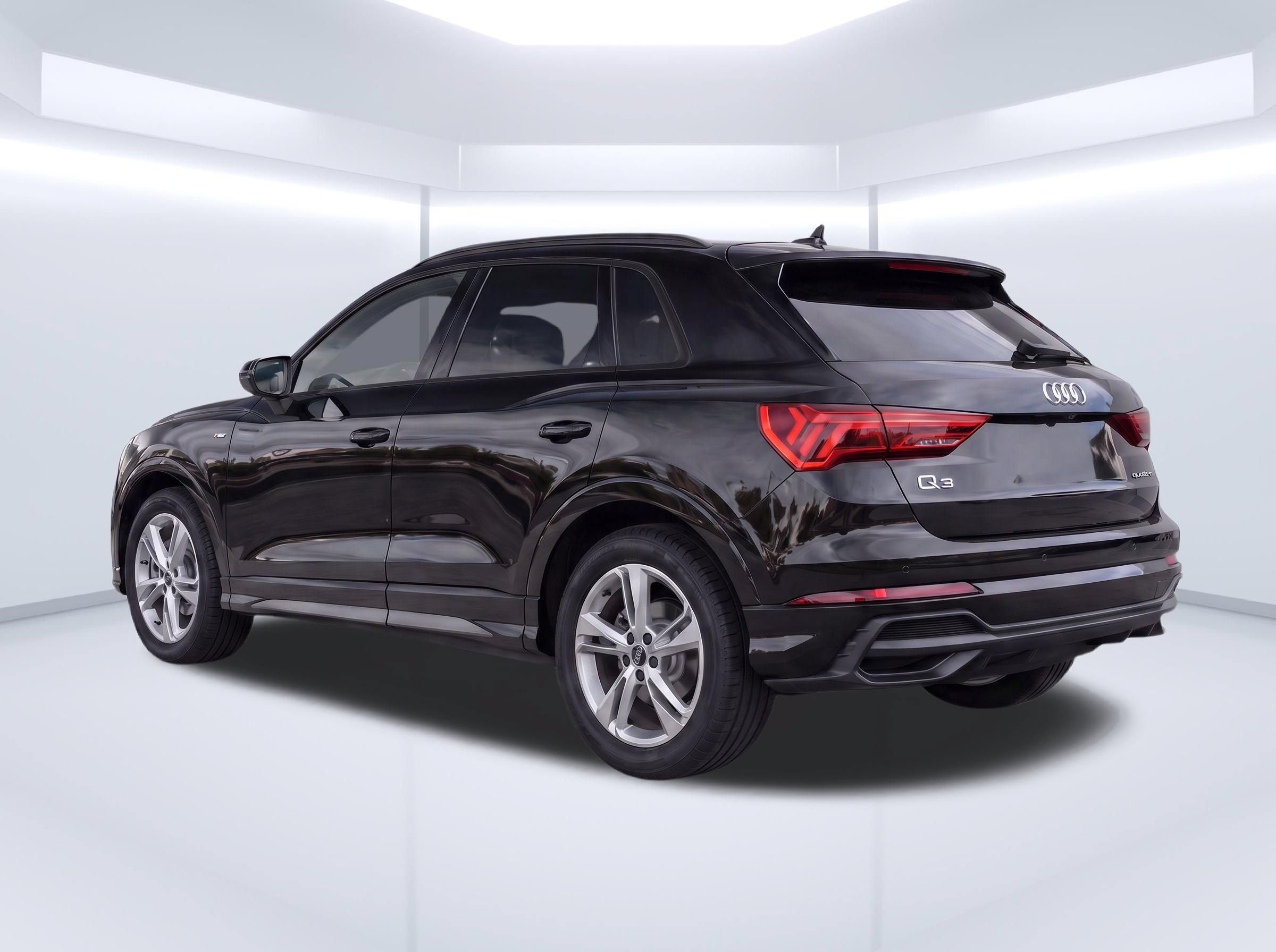 Certified 2024 Audi Q3 2.0T Premium AWD/4WD image 3
