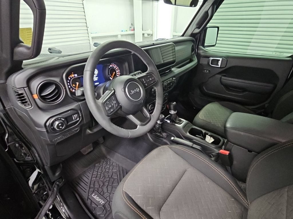 Used 2025 Jeep Gladiator Mojave w/ Convenience Group AWD/4WD image 12