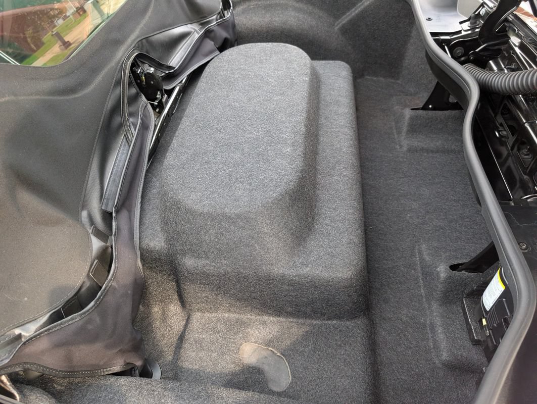 Used 2009 Saturn Sky Red Line RWD image 40