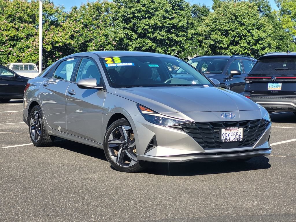 Used 2023 Hyundai Elantra SEL w/ Convenience Package FWD image 2