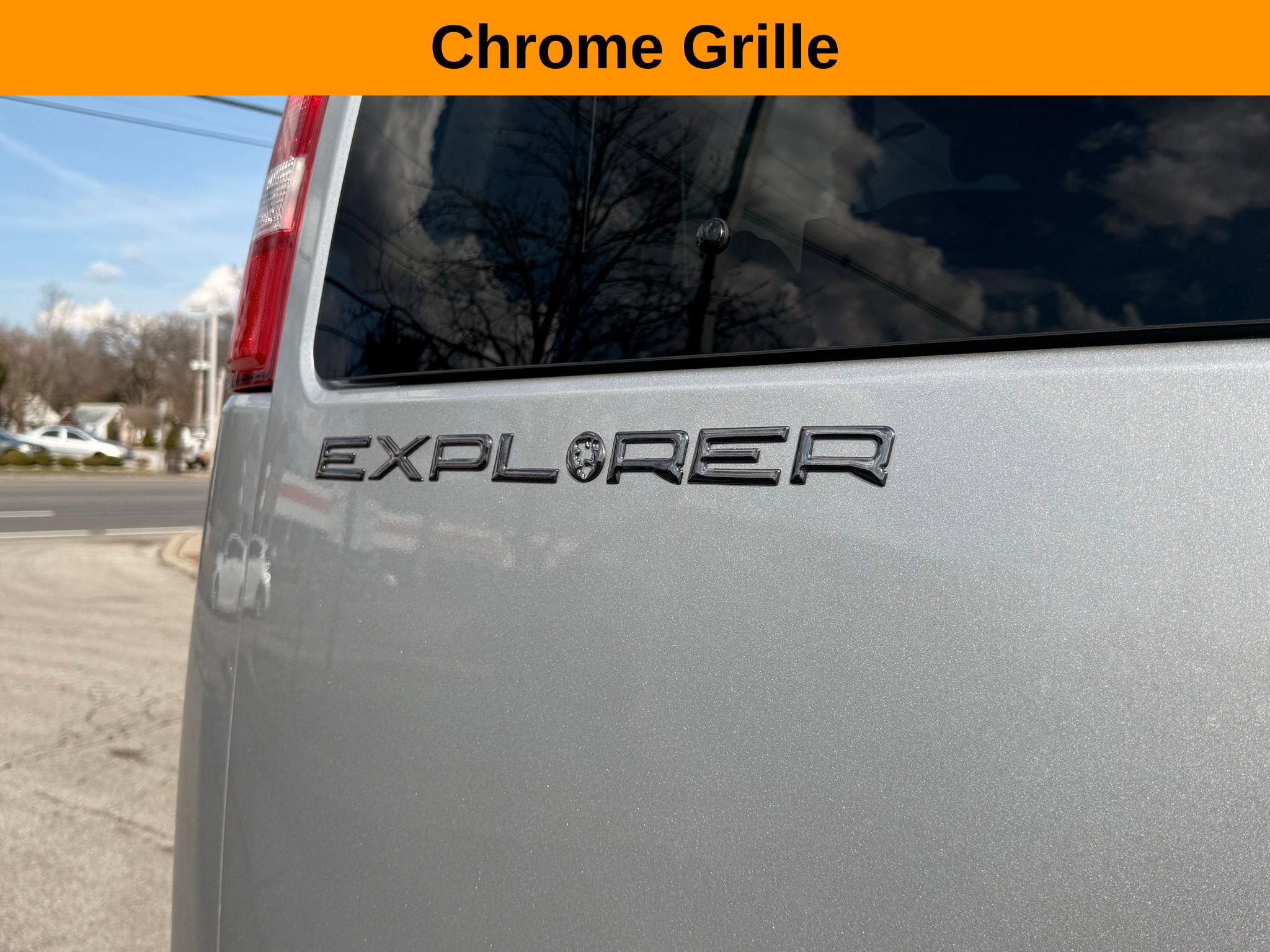 Used 2023 Chevrolet Express 2500 Extended RWD image 11