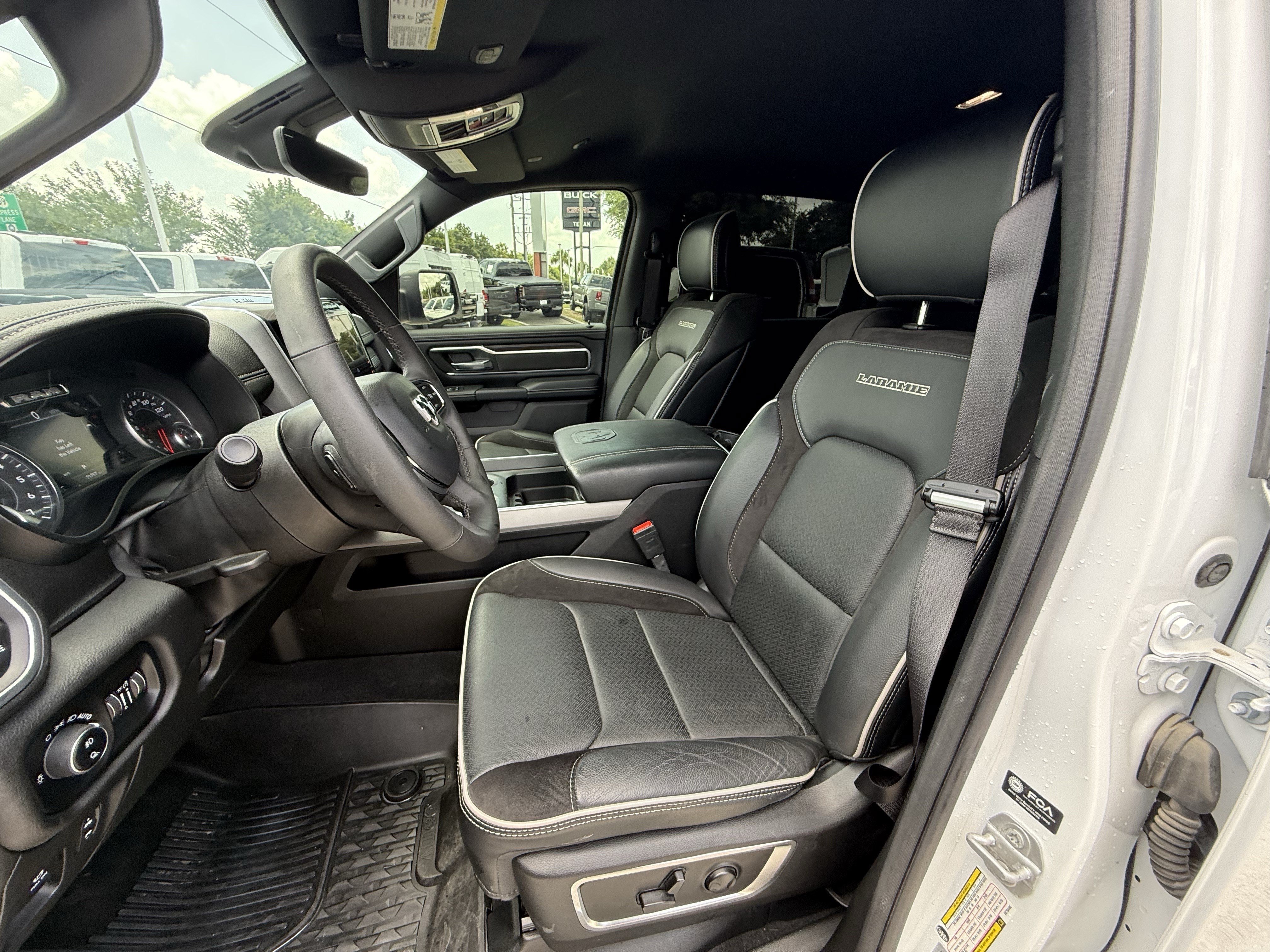 Used 2025 RAM 1500 Laramie w/ Sport Appearance Package AWD/4WD image 28