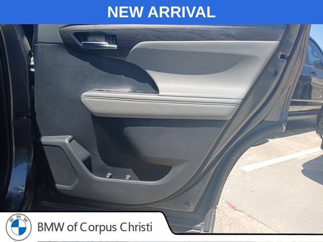 Used 2020 Toyota Highlander Platinum AWD/4WD image 11