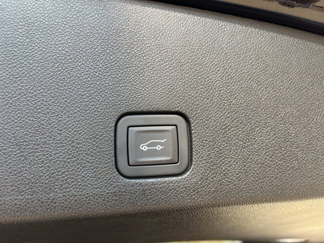 New 2025 Cadillac XT6 Luxury image 7