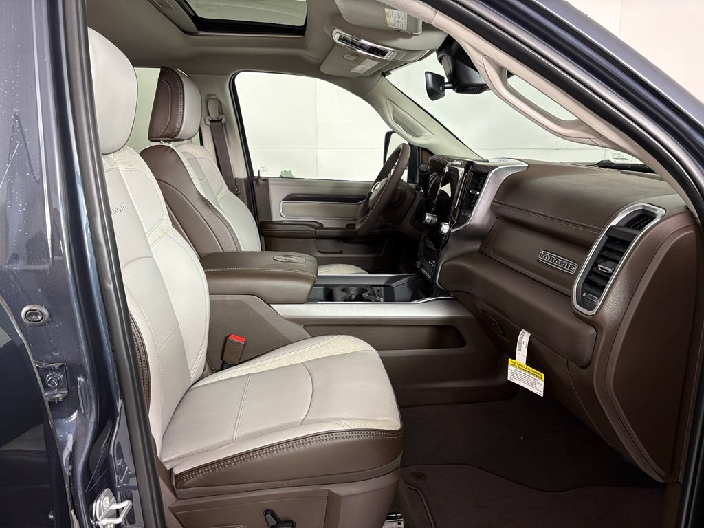 New 2026 RAM 2500 Laramie AWD/4WD image 18