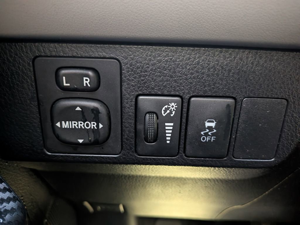 Used 2015 Toyota RAV4 LE image 12