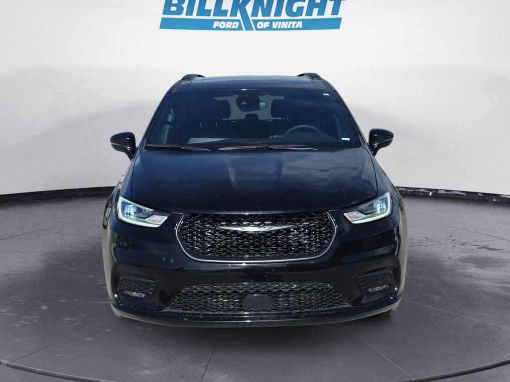 Used 2025 Chrysler Pacifica Limited image 8