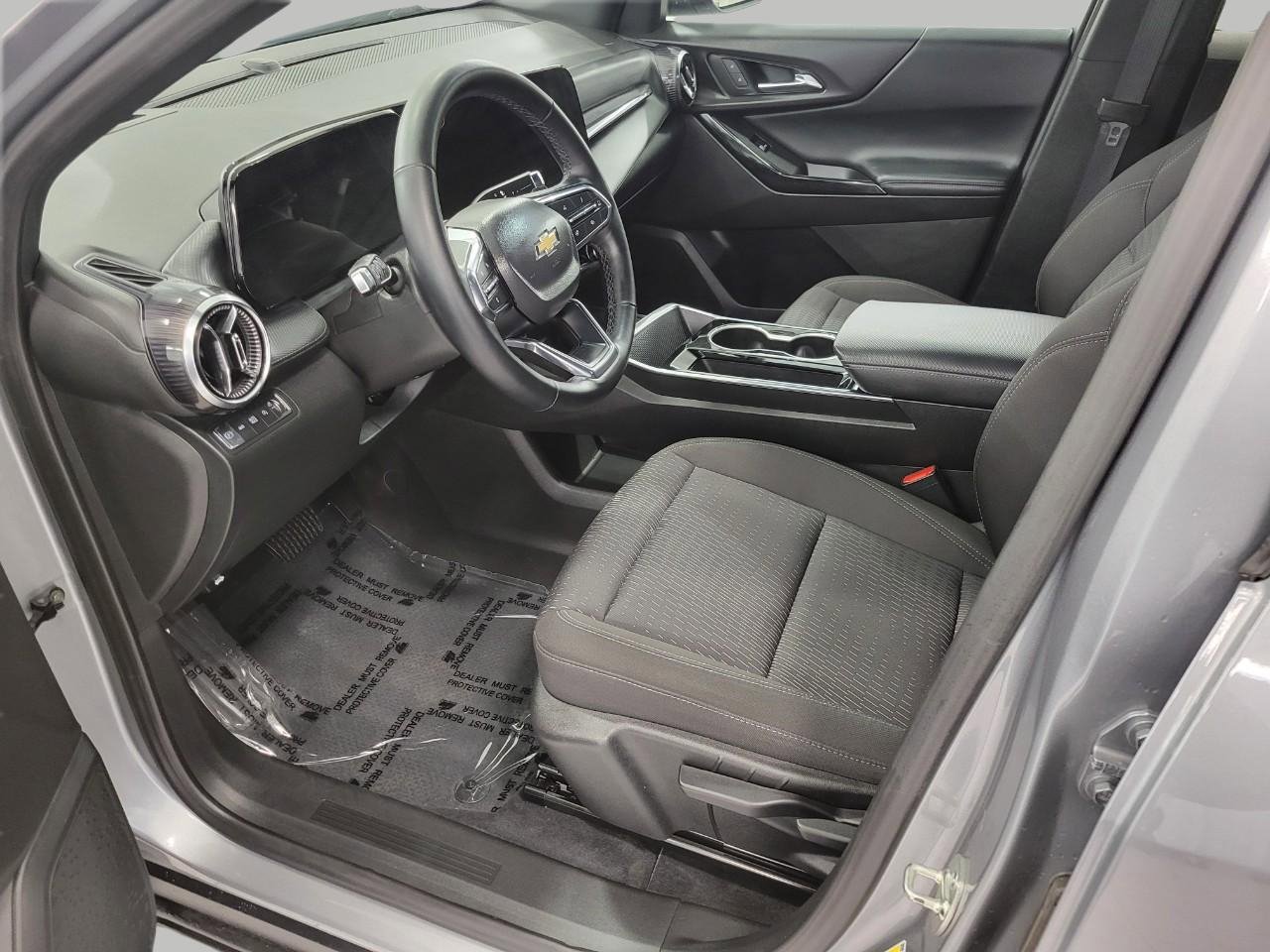 Used 2025 Chevrolet Equinox LT AWD/4WD image 9