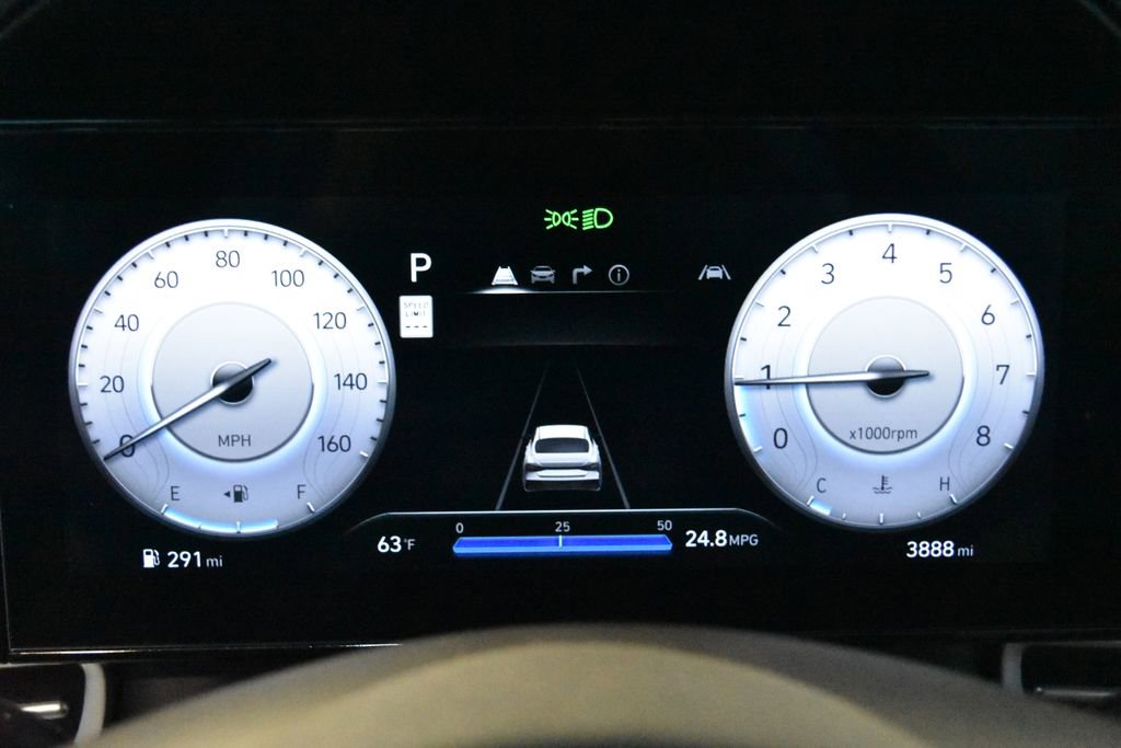 Used 2025 Hyundai Elantra Limited image 19