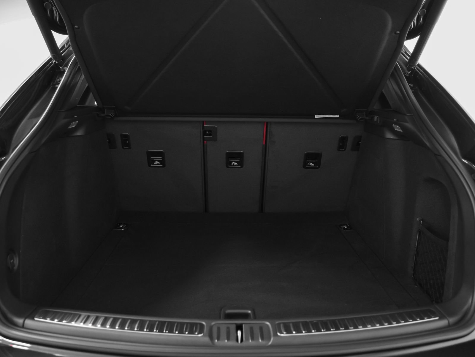 Certified 2026 Porsche Macan AWD/4WD image 19