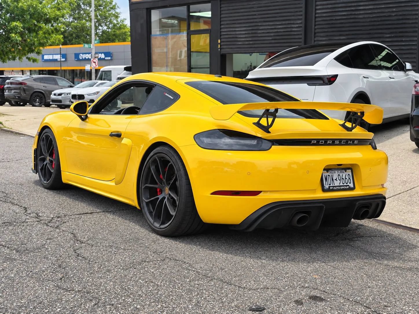 Used 2020 Porsche 718 Cayman GT4 RWD image 9