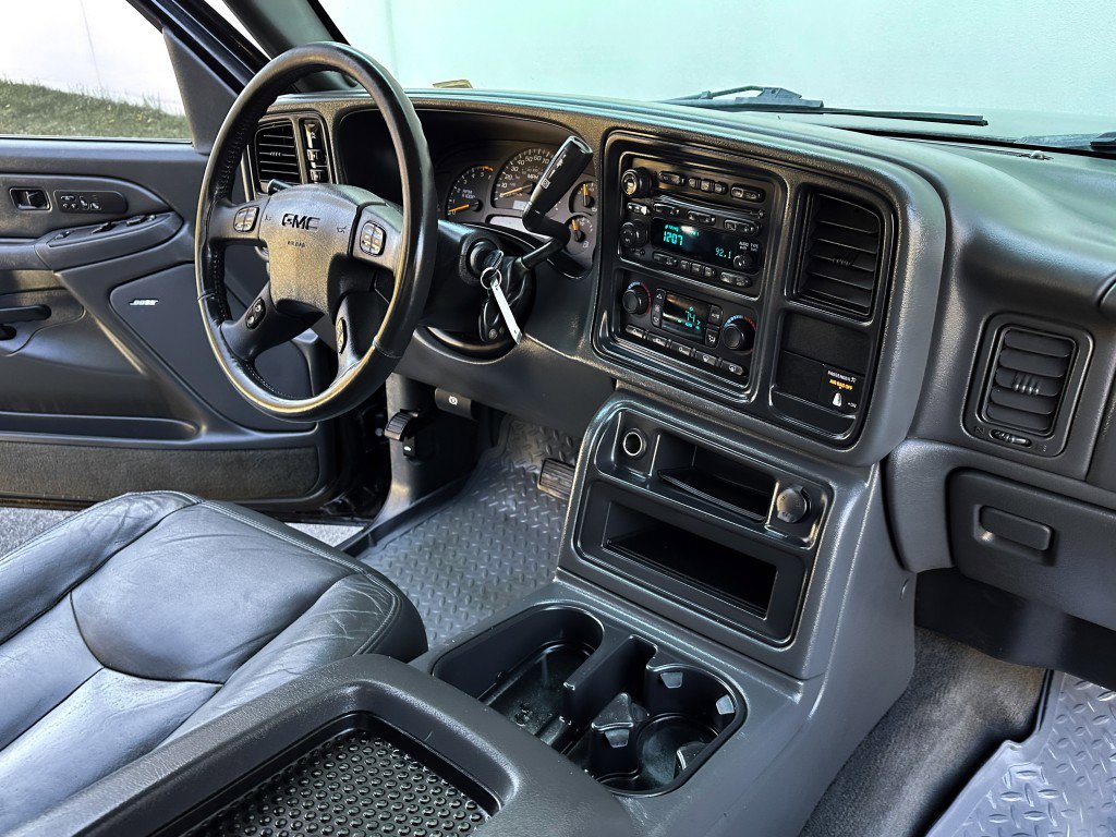 Used 2005 GMC Sierra 3500 SLT image 27