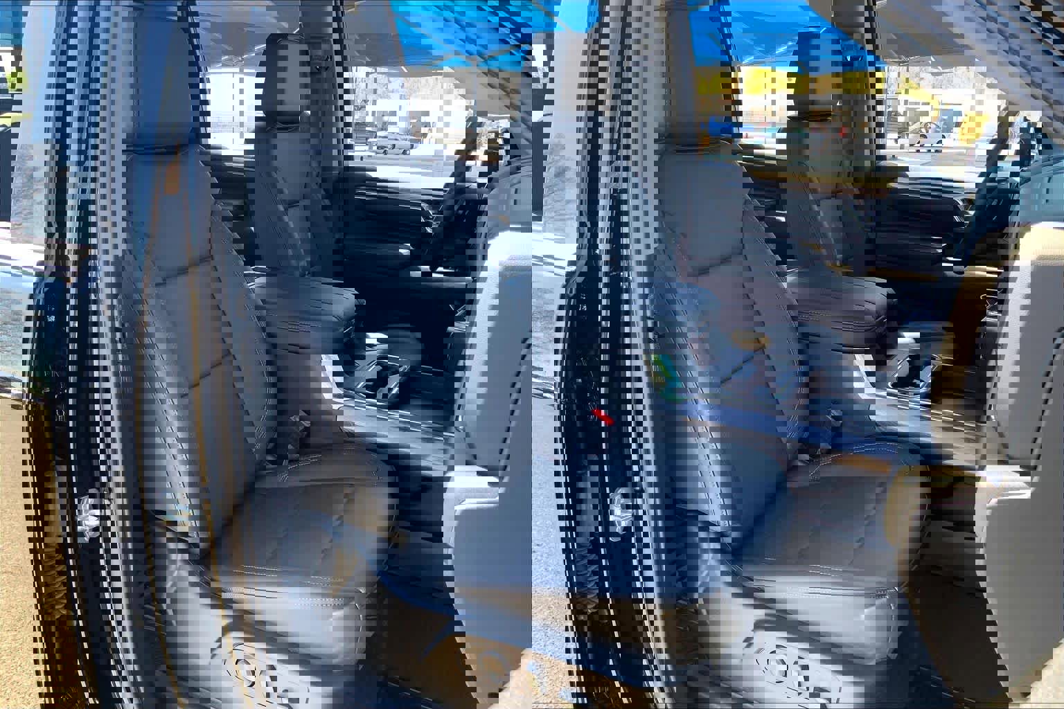 Used 2024 Chevrolet Silverado 2500 LTZ w/ LTZ Convenience Package image 9